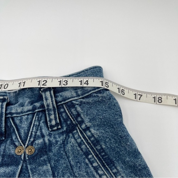 Vintage UnionBay High Waist Denim Shorts Jorts Women’s Size 32 Pleated 90s - Picture 7 of 13